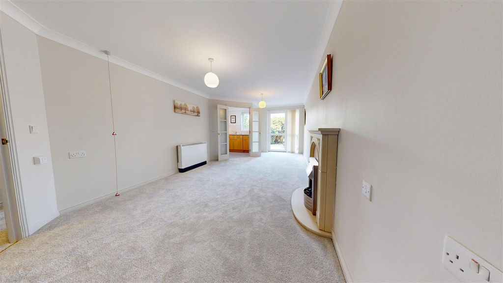 Property photo 2 of 16 Henbury Court - Living Room