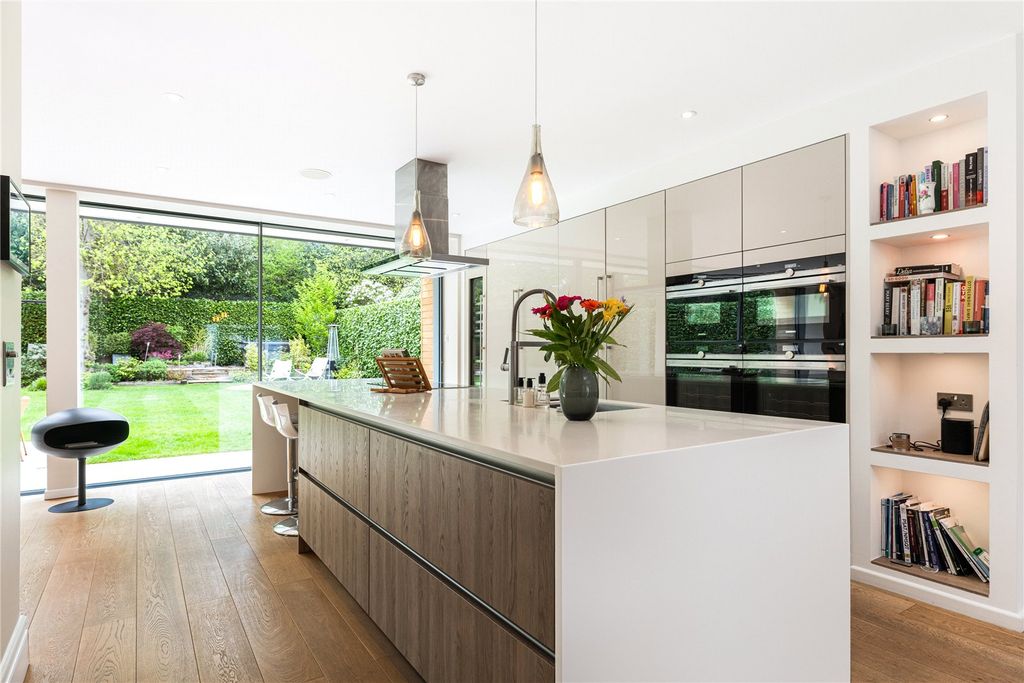 Property photo 2 of 18 Kitchen