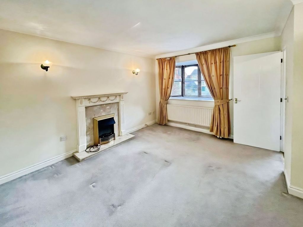 Property photo 2 of 10 Living Room