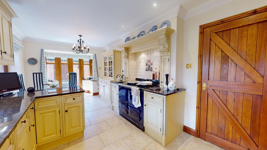 Property photo 3 of 53 4239676