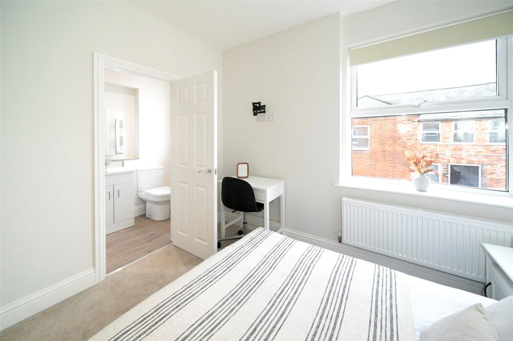 Property photo 3 of 5 Picture No. 05