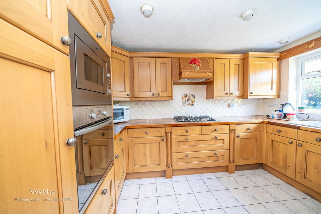 Property photo 2 of 34 Â© Webbs Estate Agents Â© (15 Of 99).Jpg