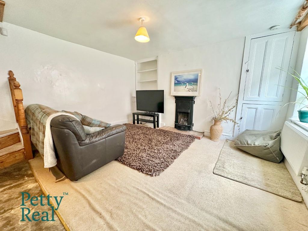 Property photo 2 of 11 Ef397A30-Fbfe-4Dae-855E-B8949F9B2A41.Jpeg