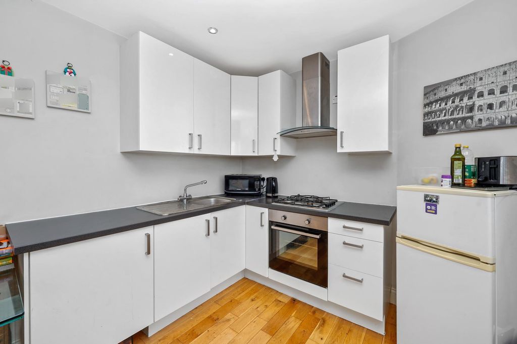 Property photo 3 of 6 Photo 2