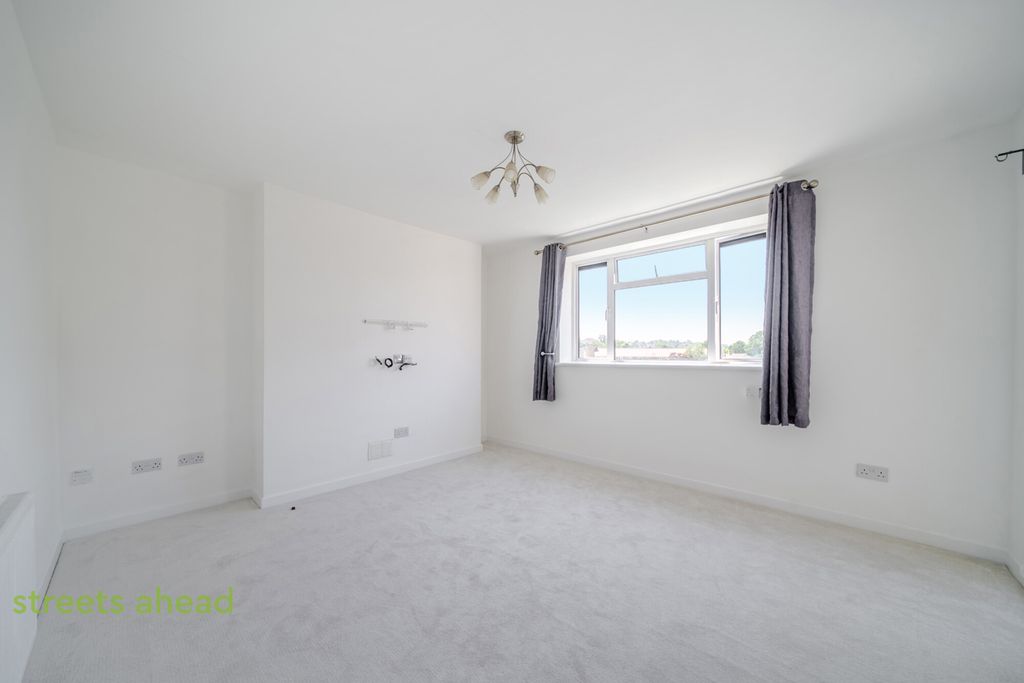 Property photo 2 of 16 02099648-9527-41d...