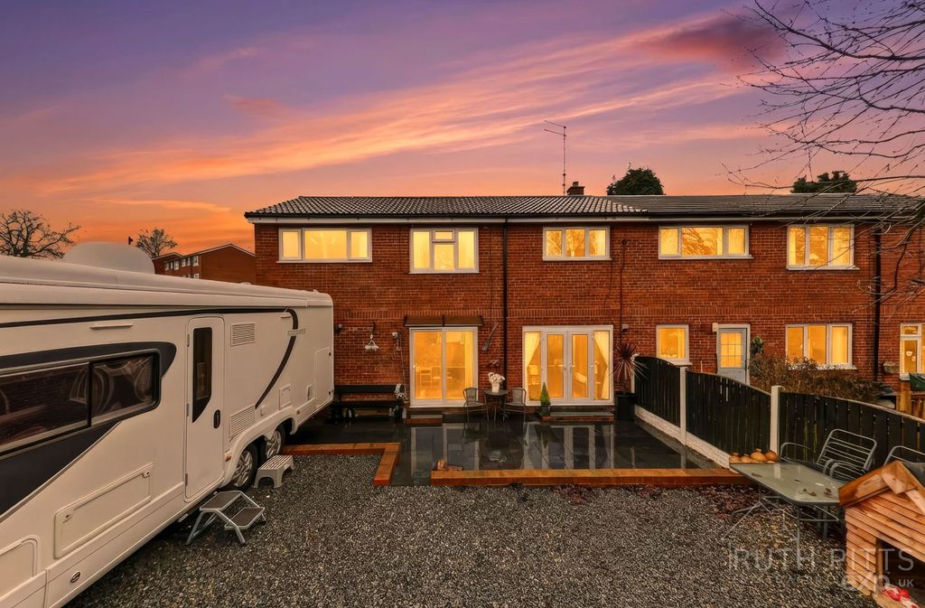 Property photo 2 of 27