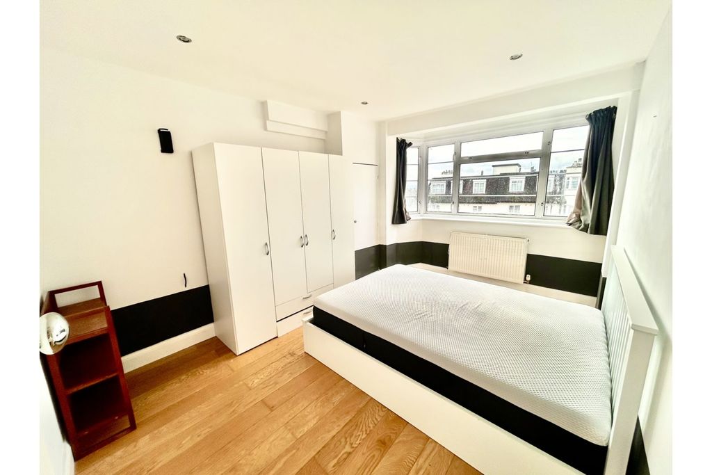 Property photo 3 of 16 Bedroom