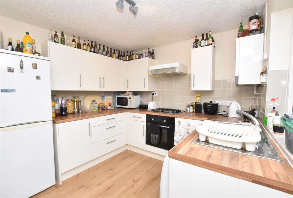 Property photo 2 of 7 26 Selsey Way (6).Jpg