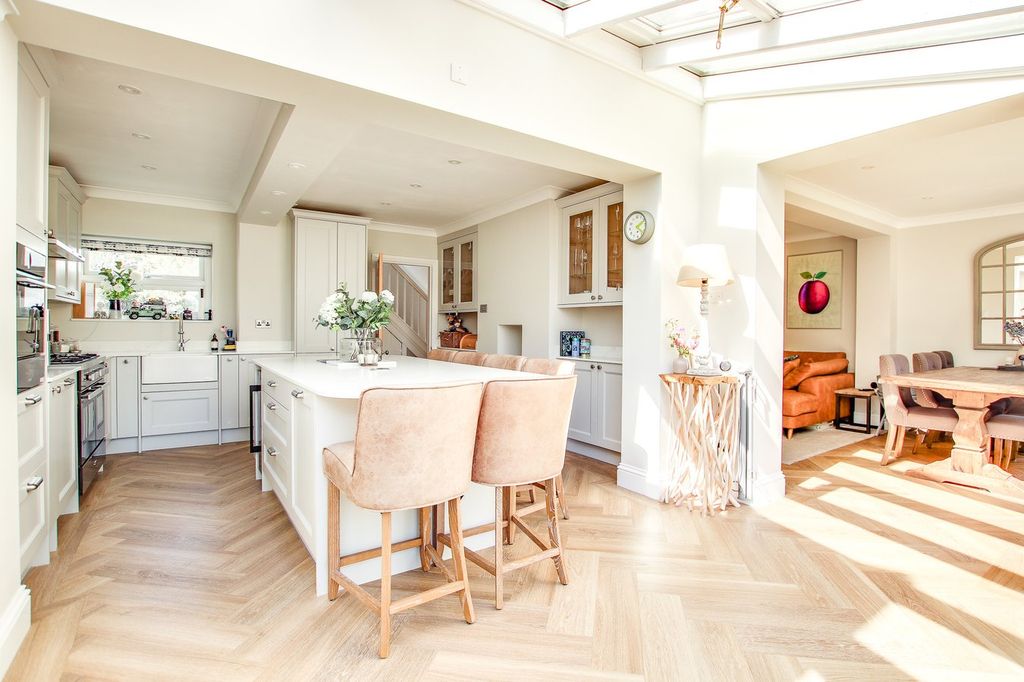 Property photo 2 of 26