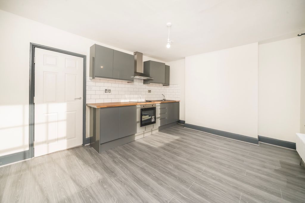 Property photo 2 of 7 Picture No. 14