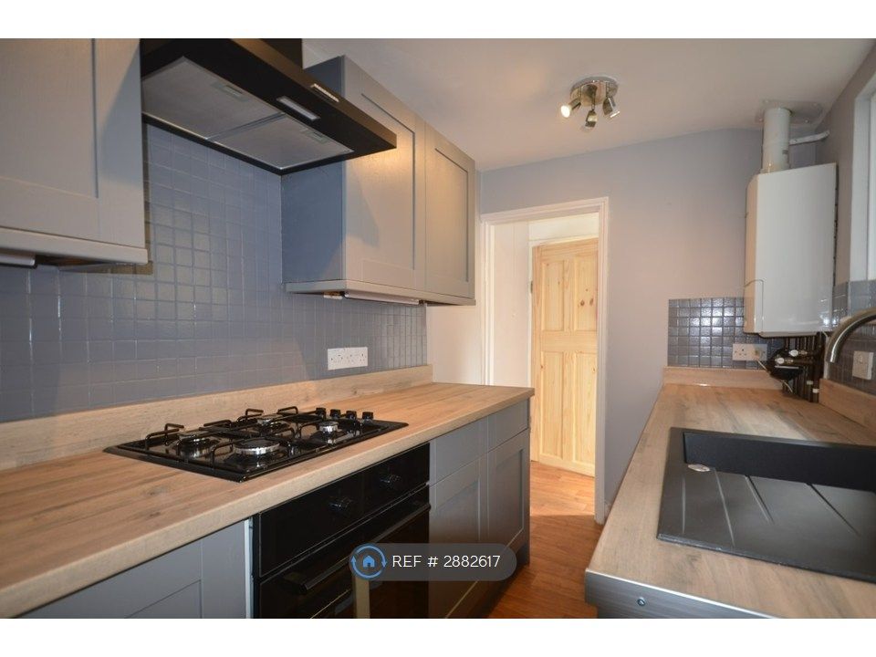 Property photo 3 of 10 Kitchen