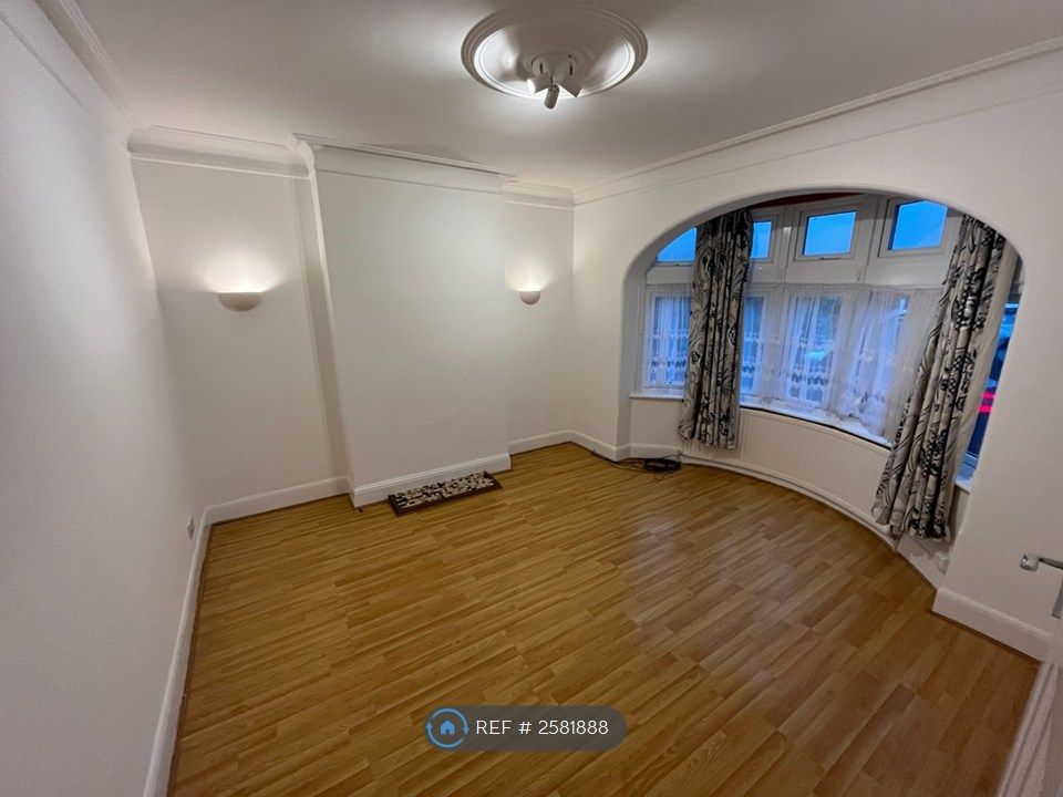 Property photo 2 of 13 Lounge