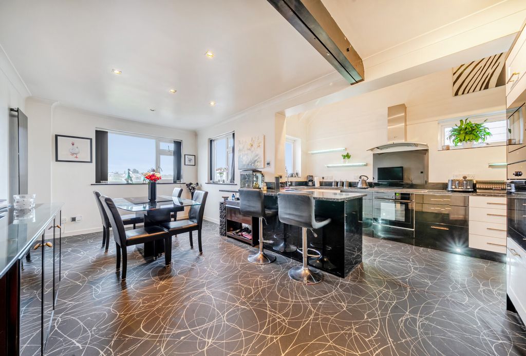 Property photo 2 of 12 1396983-5-6960d0d...