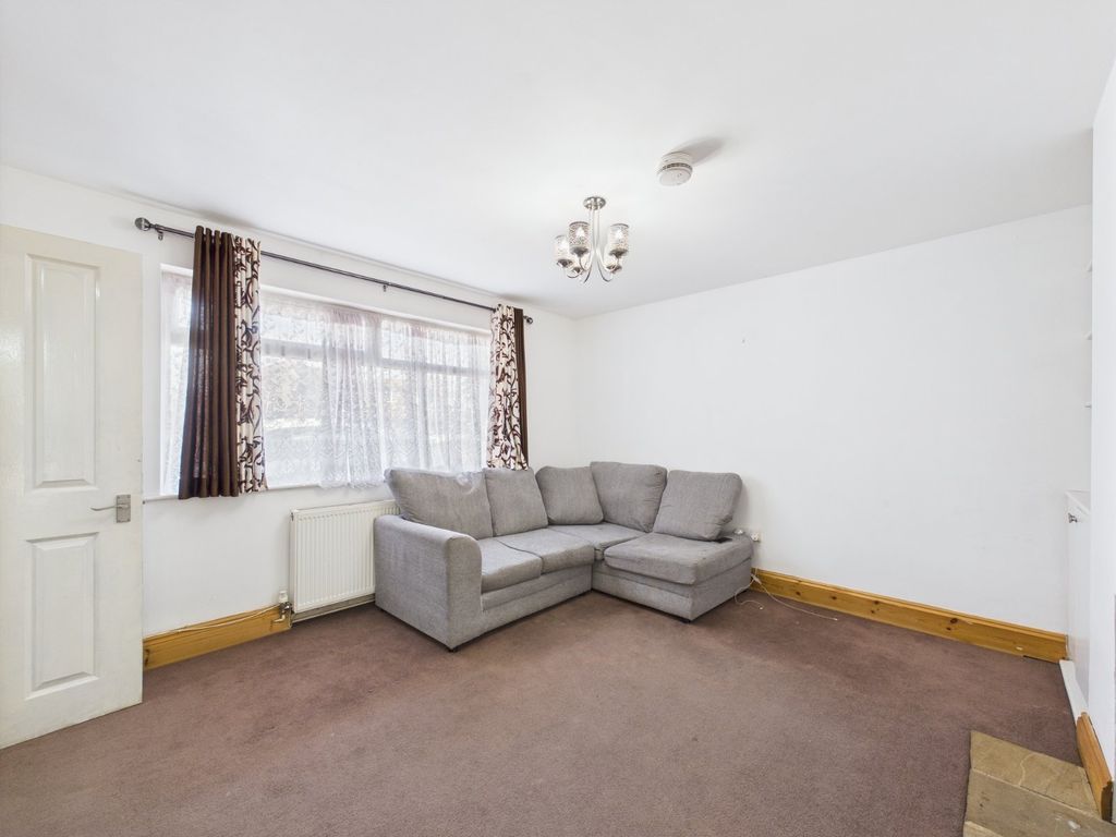 Property photo 3 of 15 Lounge