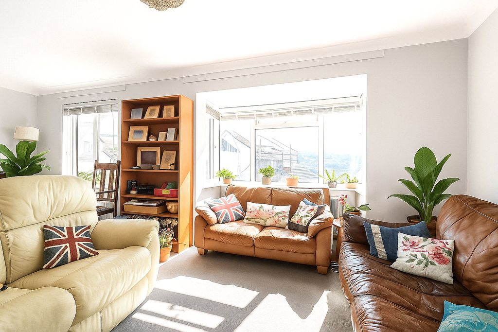 Property photo 2 of 20 Sitting Room