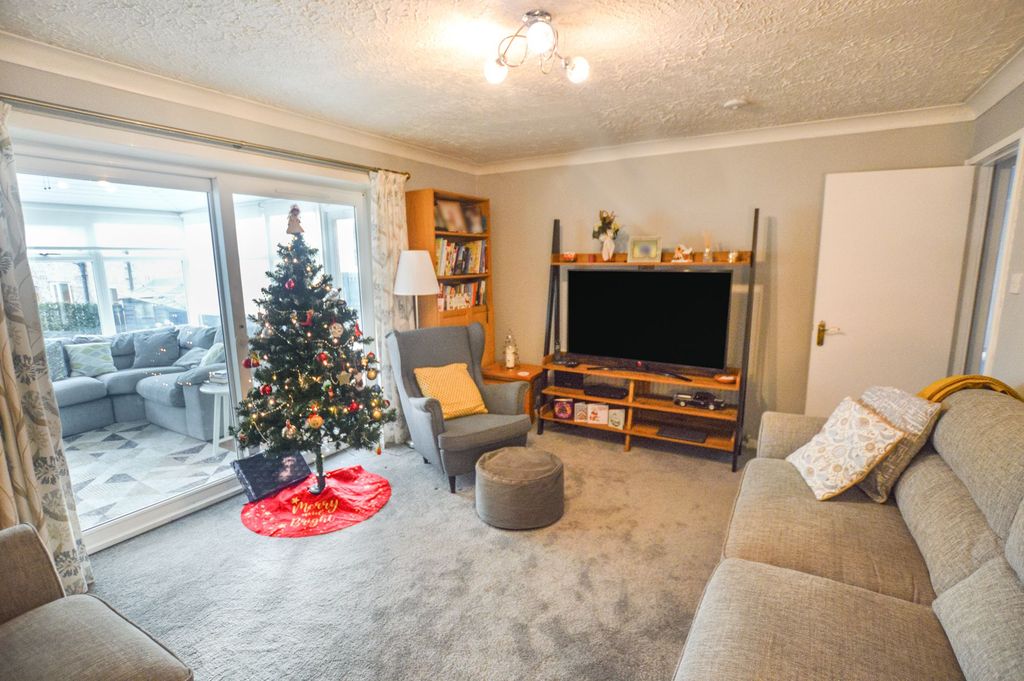 Property photo 3 of 28