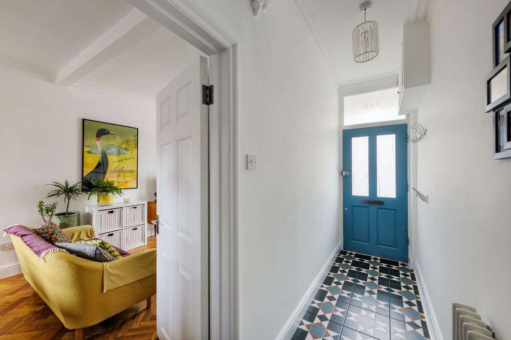 Property photo 2 of 20 Borwick Avenue, E17