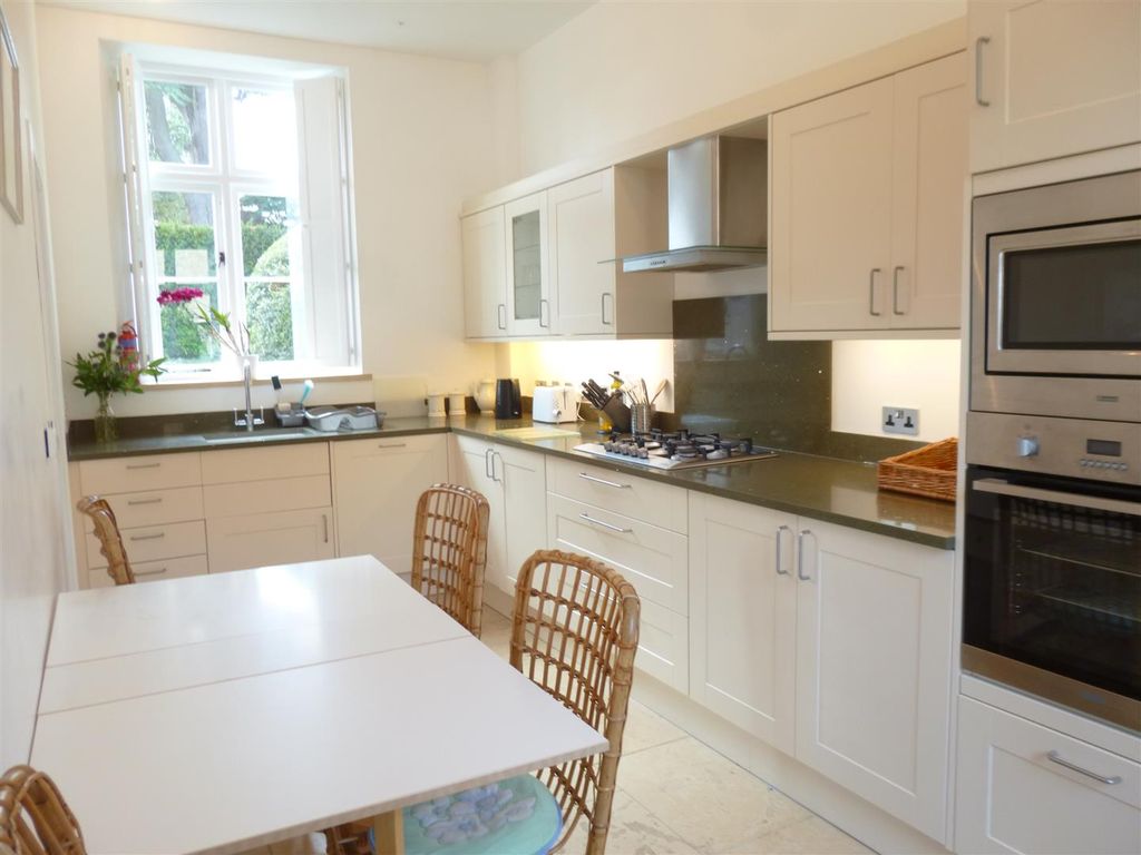 Property photo 2 of 11 Kitchen