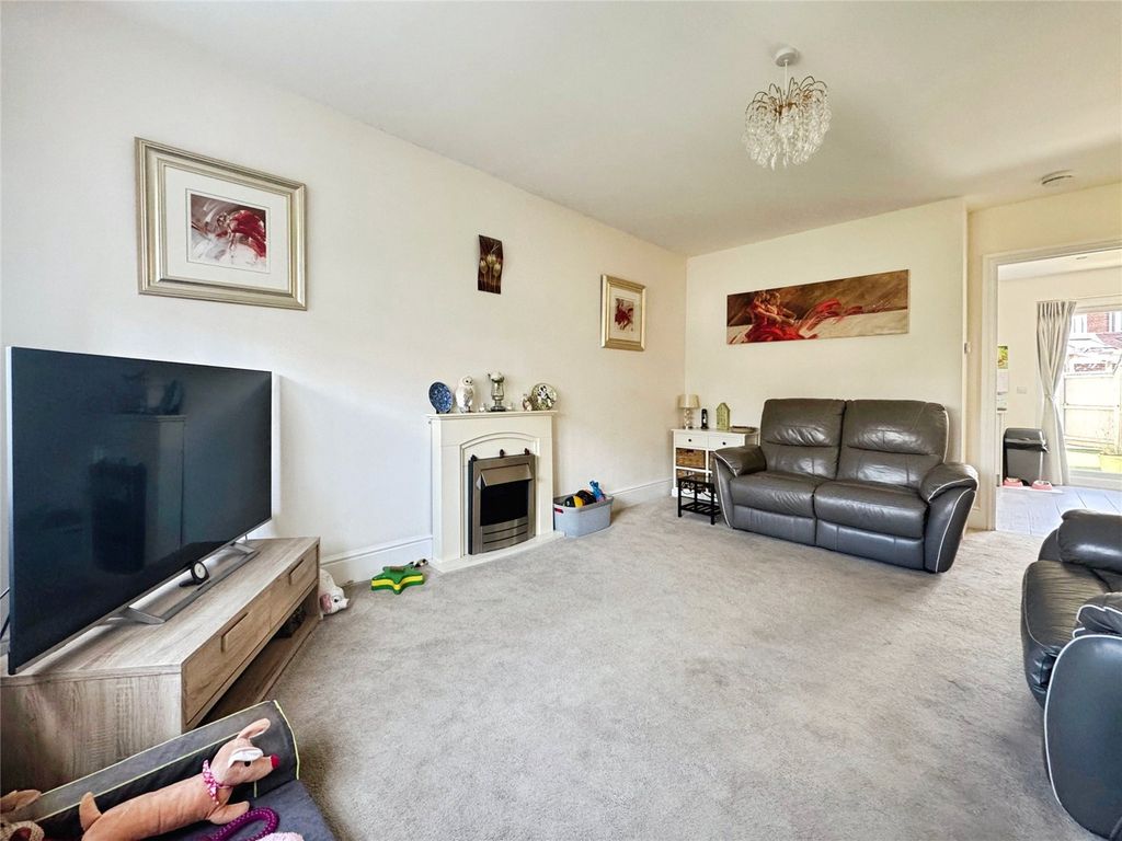 Property photo 2 of 23 Lounge