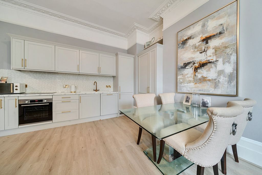 Property photo 3 of 23 Reception