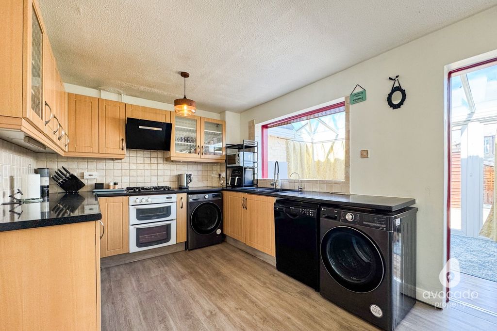 Property photo 3 of 16 5382796