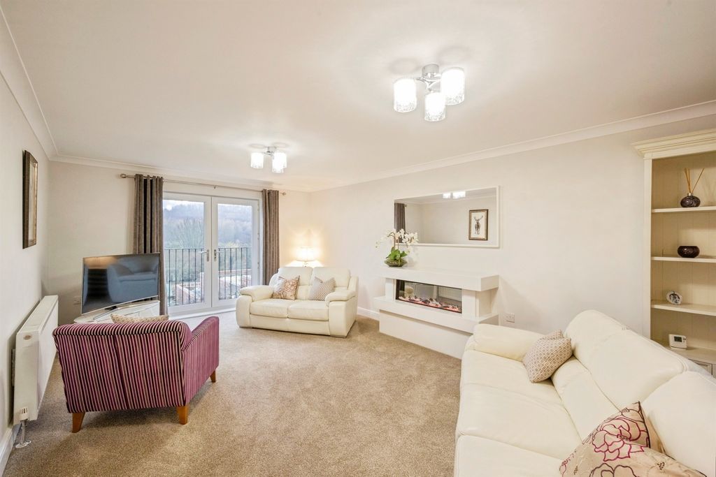 Property photo 2 of 32