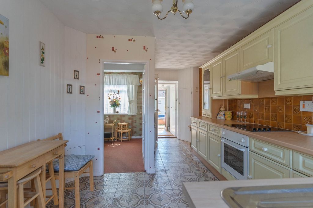 Property photo 2 of 25