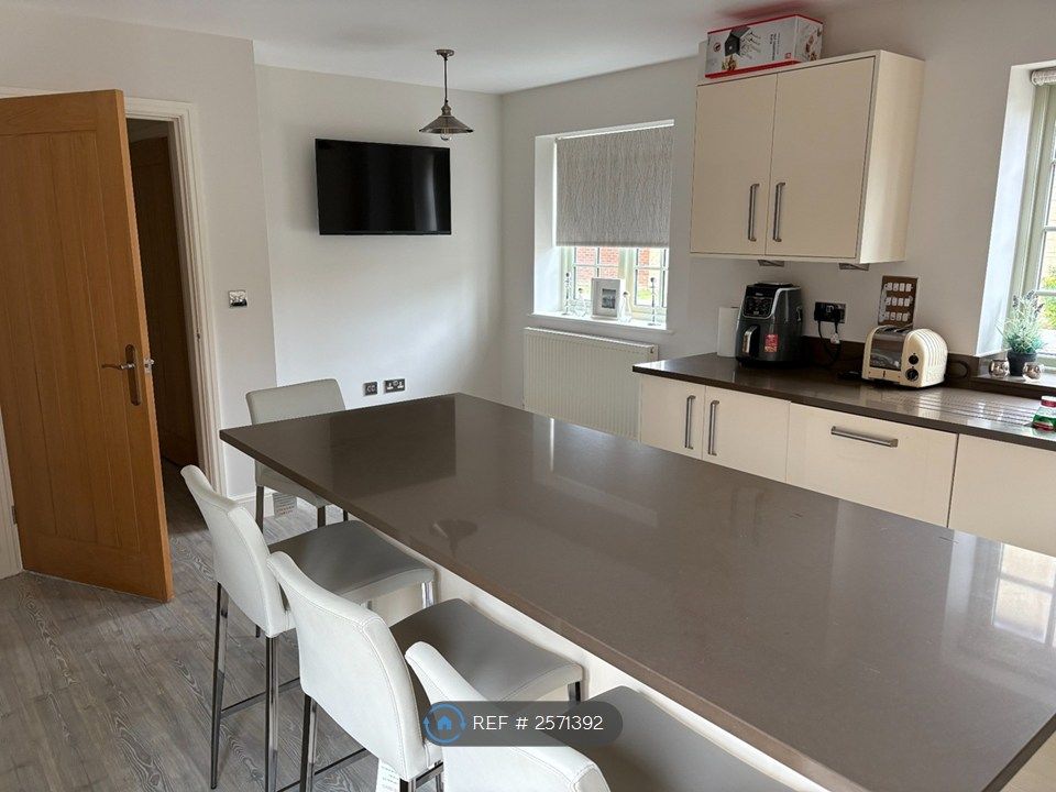 Property photo 3 of 6 Kitchen