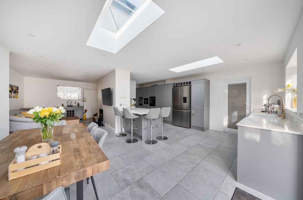 Property photo 2 of 22