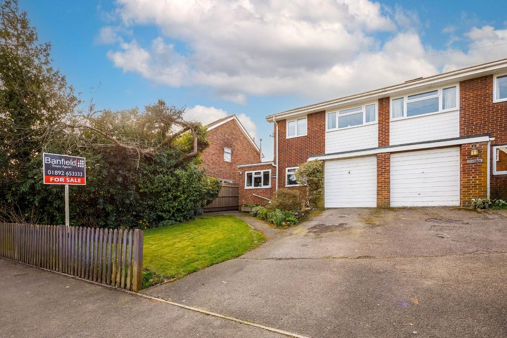 Property photo 1 of 16 Mustaver_Luxford_Road_Crowborough_Tn62Pp_Rootsprop