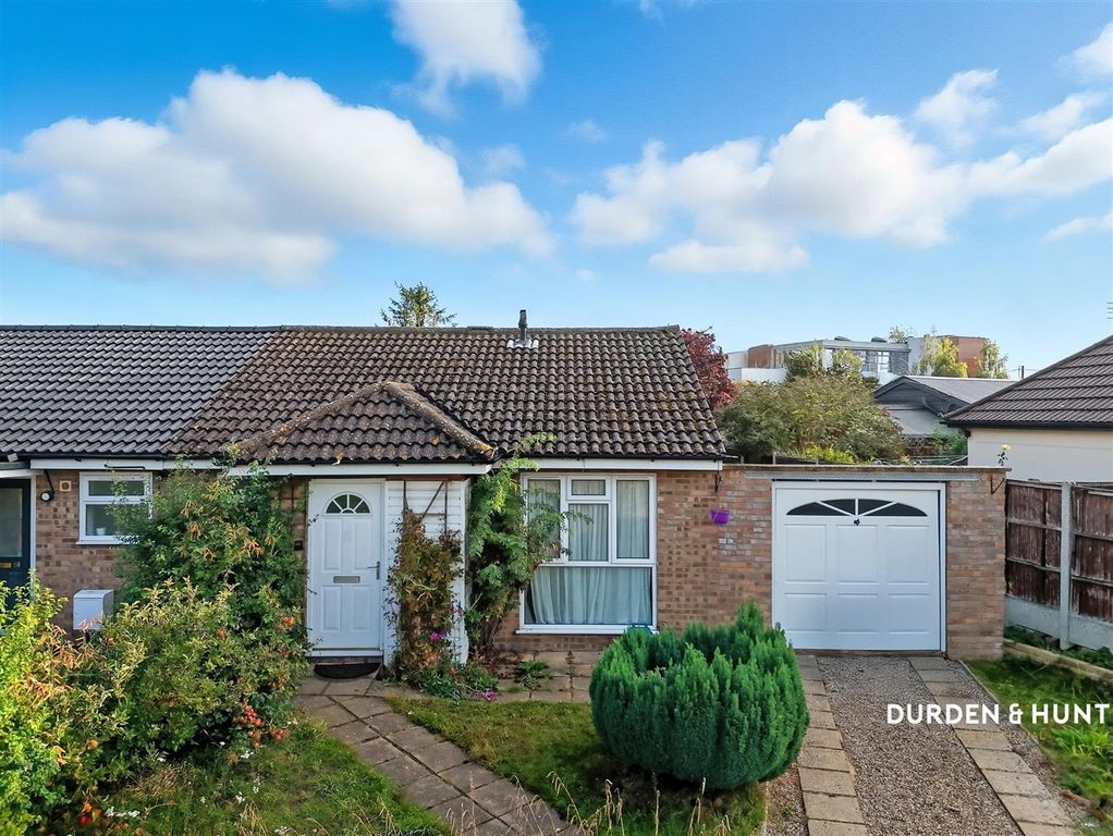 Property photo 1 of 15 Moreton Road