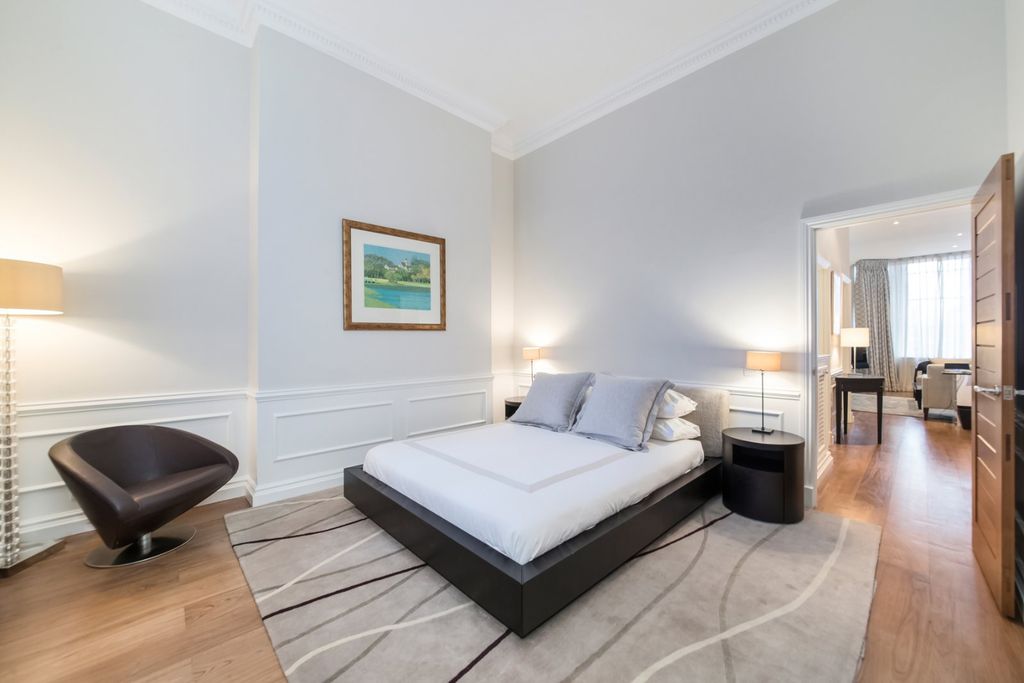 Property photo 2 of 8 Bedroom