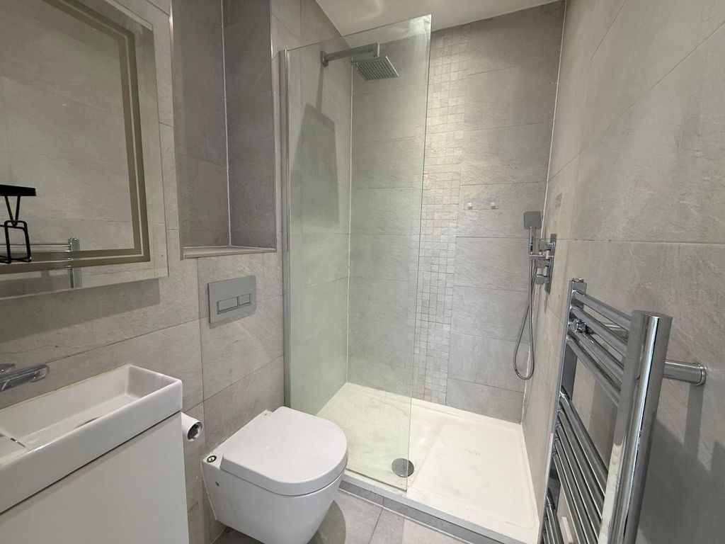 Property photo 3 of 6 Bathroom