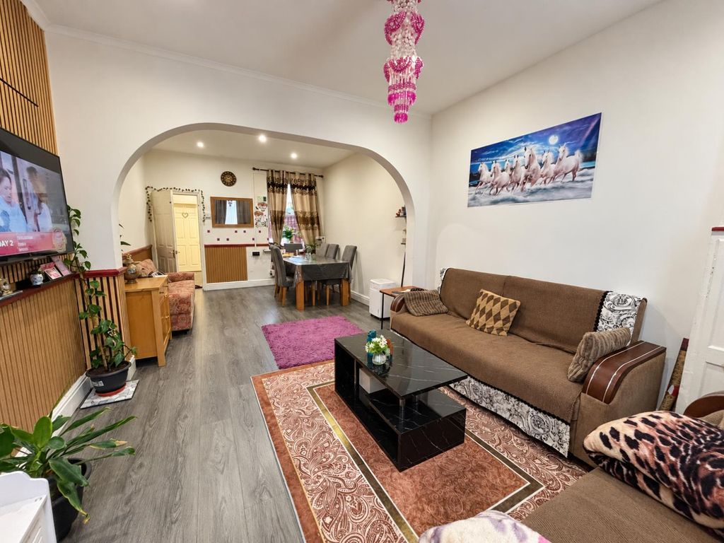Property photo 2 of 16 Da3266dc-5E77-4F89-95A1-4Bc9A6Cca98c.Png