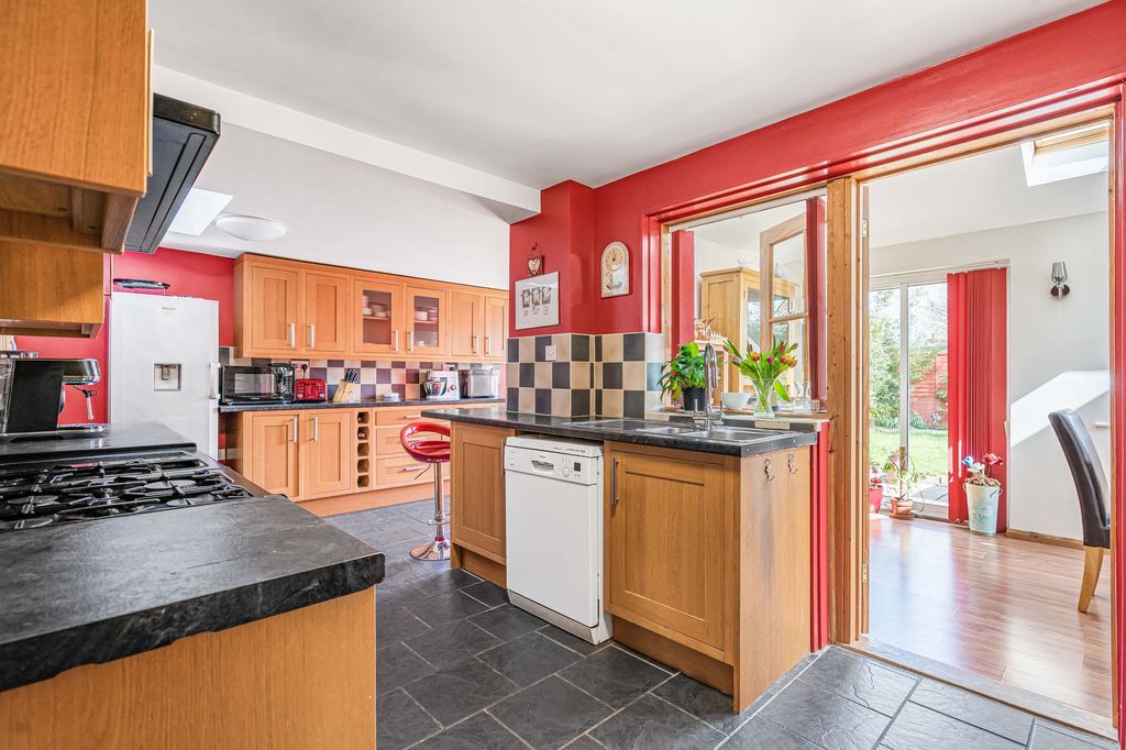 Property photo 2 of 25