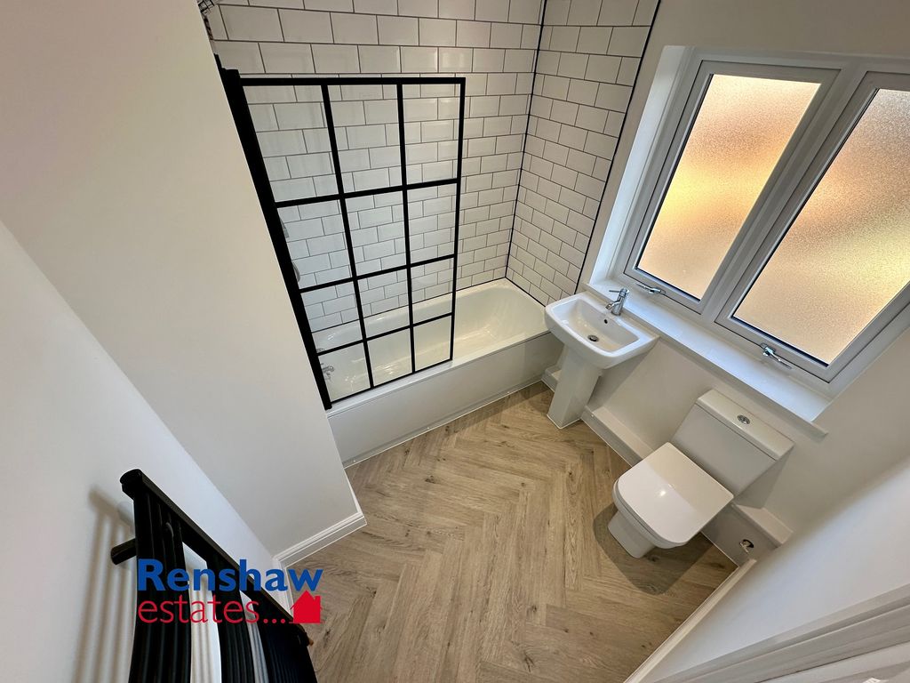 Property photo 3 of 15 Bath (1)