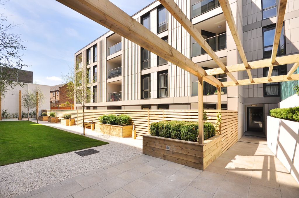 Property photo 2 of 13 Gardens