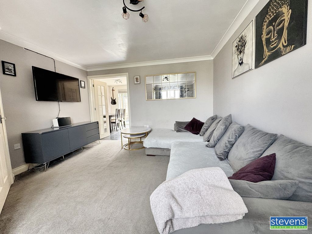 Property photo 2 of 19 Image00007