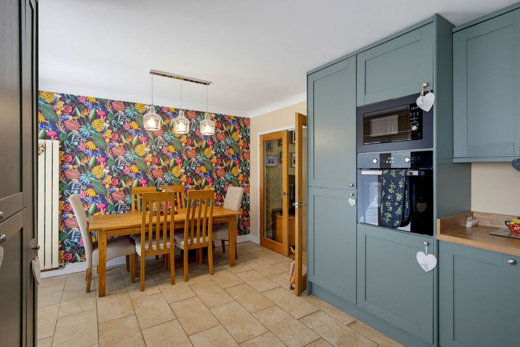 Property photo 3 of 46