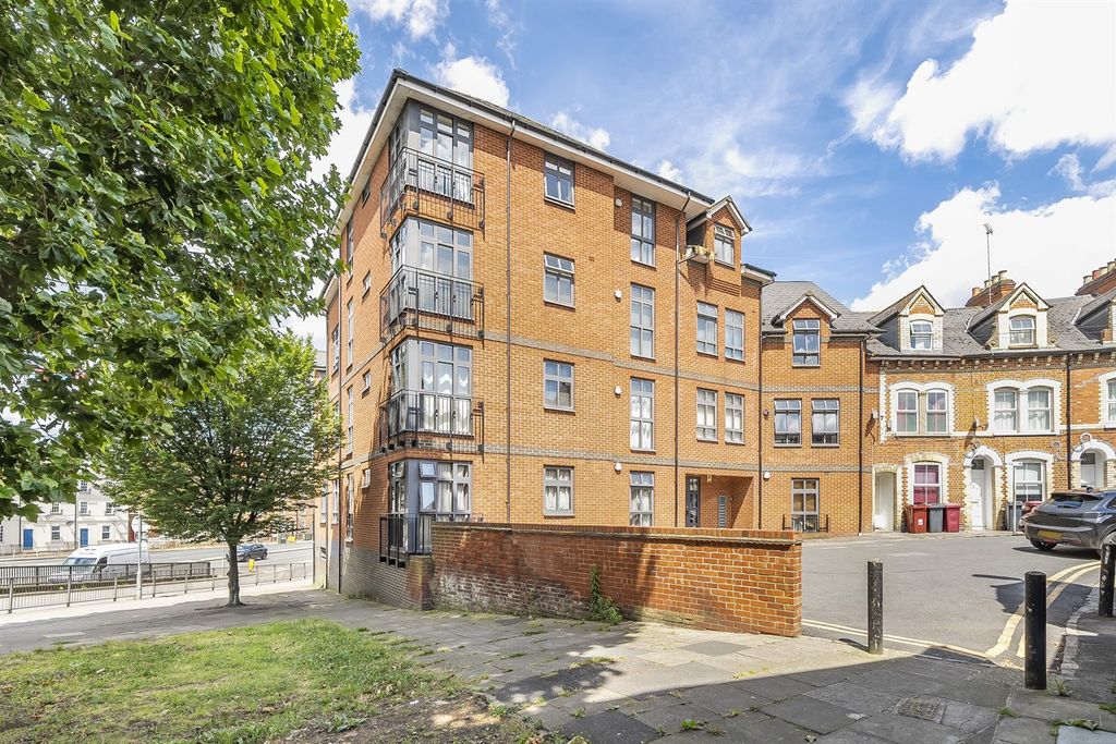 Property photo 1 of 9 (Main)