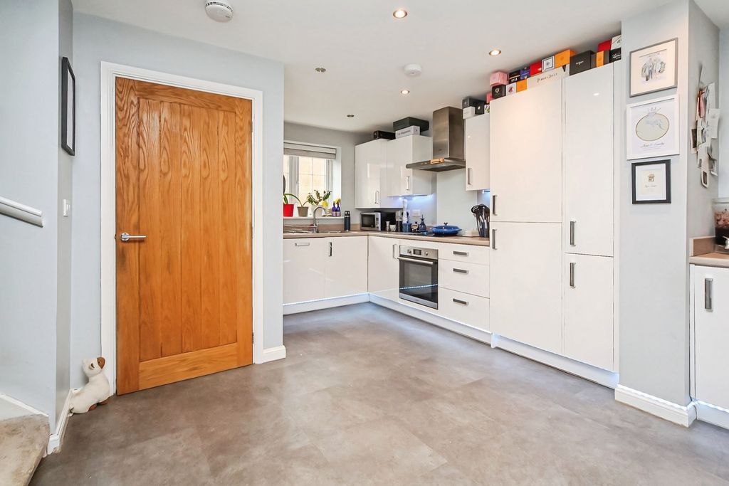 Property photo 3 of 24 Kitchen