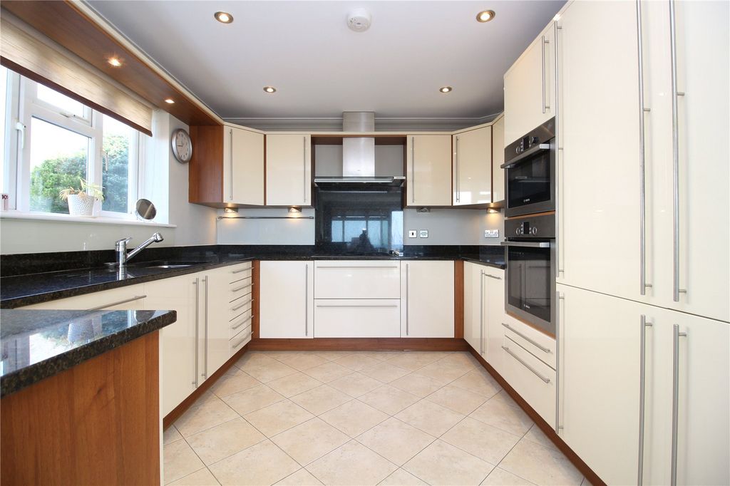 Property photo 2 of 13 Picture No. 02