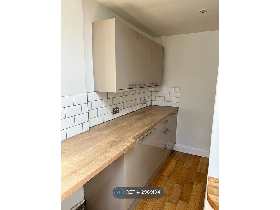 Property photo 3 of 31 Kitchen