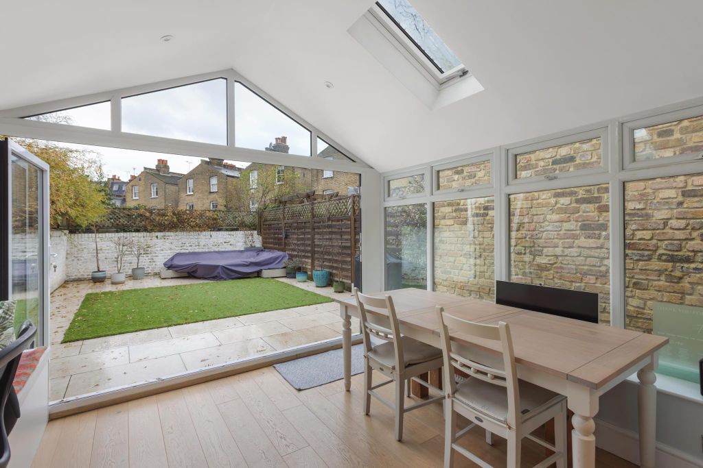 Property photo 3 of 19 Image