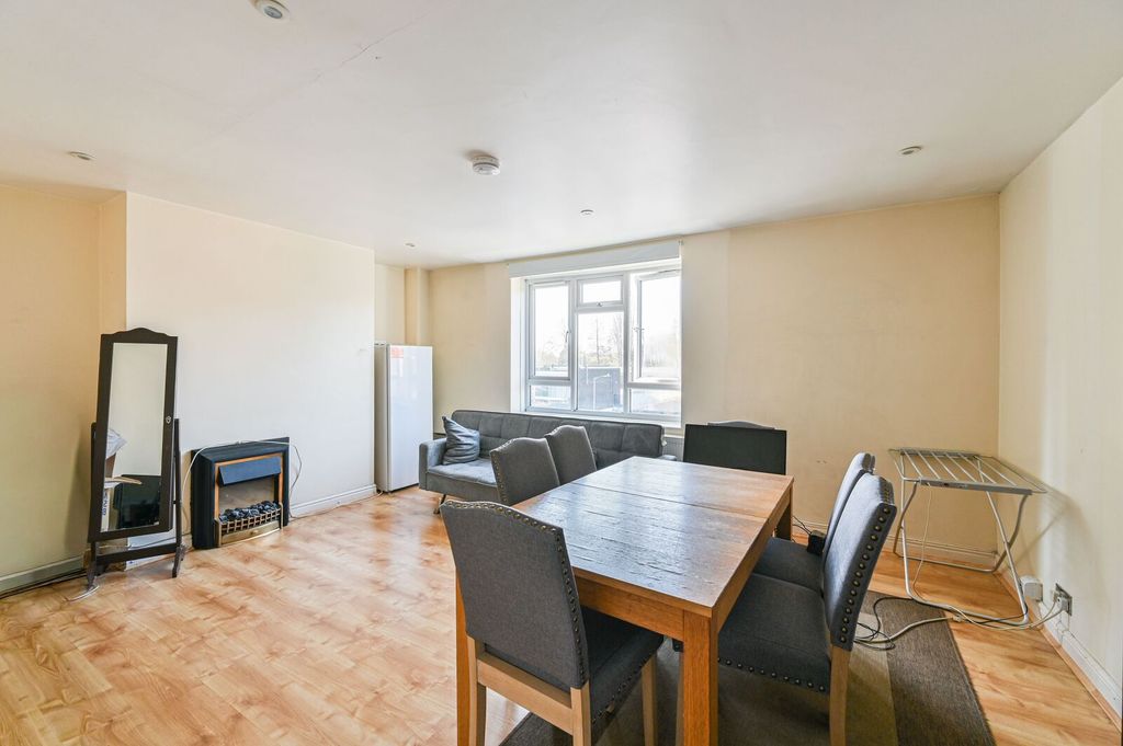 Property photo 2 of 9