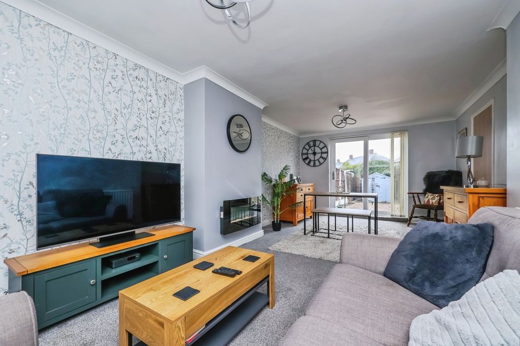 Property photo 2 of 20 Lounge