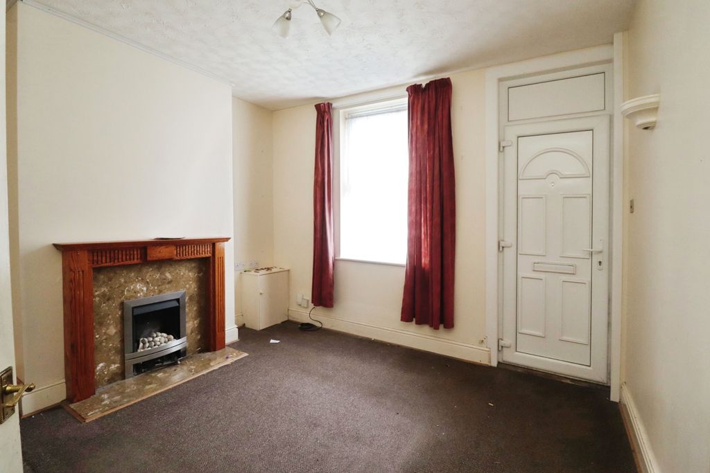 Property photo 3 of 11
