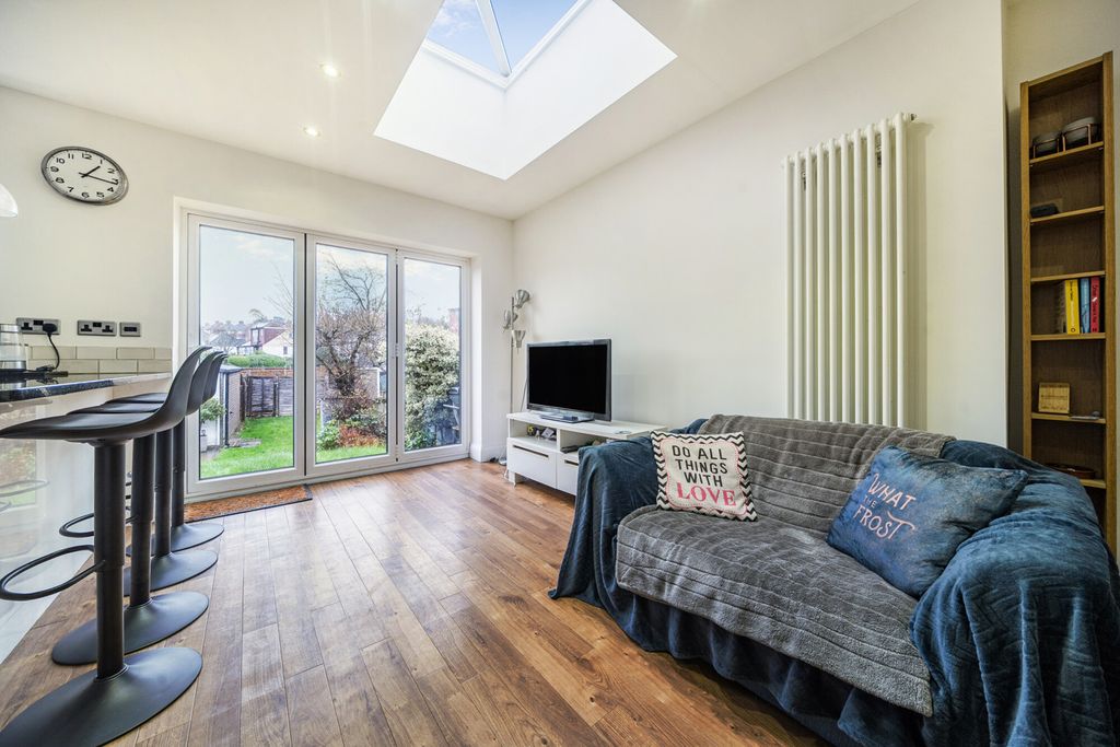 Property photo 3 of 17 Kitchen