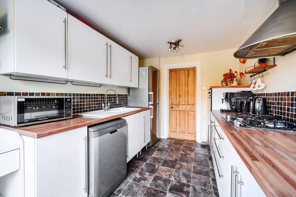 Property photo 2 of 20 Kitchen