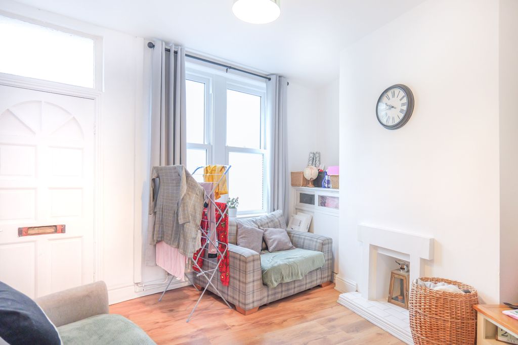 Property photo 3 of 17